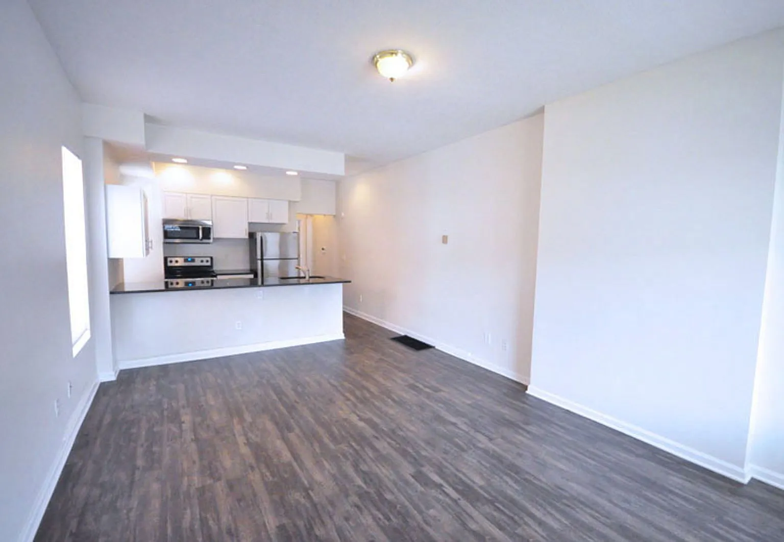 6 bed, 3.0 bath, $5,295 — Photo 2