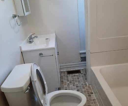 3rd image of 1100 W Chestnut St