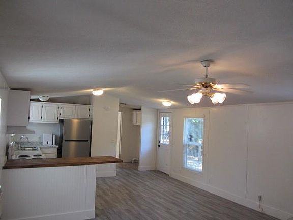 5th image of 84 Lake Rd #A