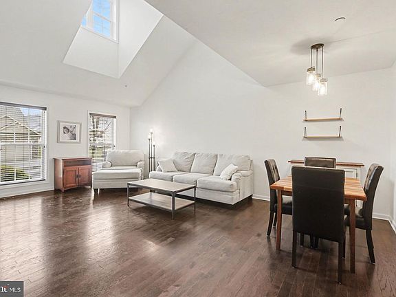 3rd image of 247 Aldenwood Dr