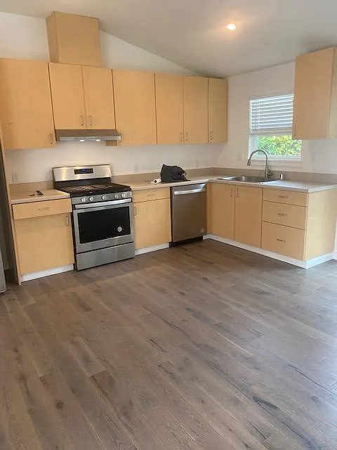 Open Kitchen and dinning area