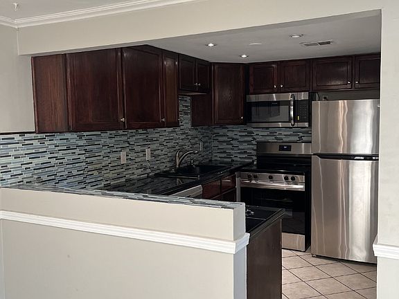5th image of 701 Ashlawn Pl #0