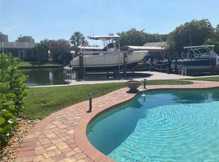 2 Sunview Blvd, Fort Myers Beach, FL 33931
