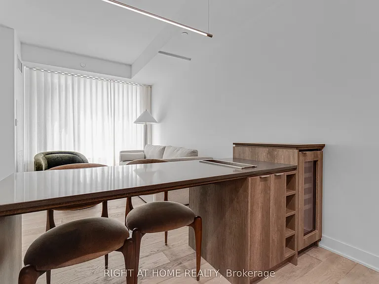 11 Yorkville Ave #2113 — Photo 15
