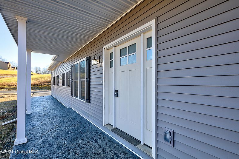 3rd image of 2 Lochvue Drive