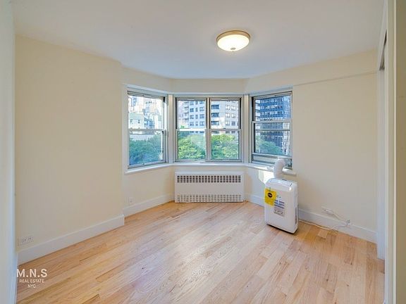 5th image of 300 E 46th St #5EE