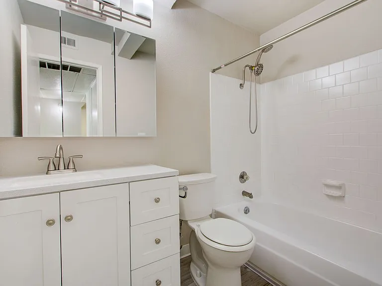 The Elms Apartments at 28th St — Photo 53