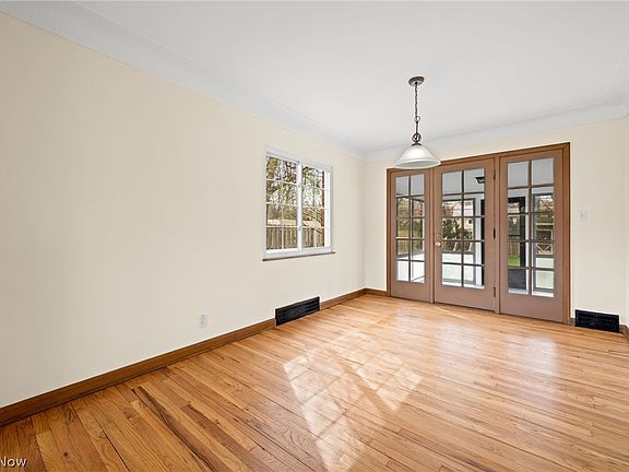 5th image of 3480 Fairmount Blvd