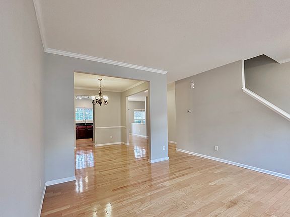 3rd image of 418 Hidden Springs Dr