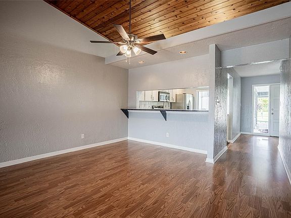 5th image of 8 Huntley Ct #8