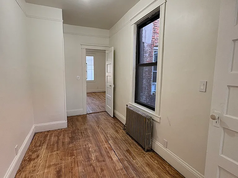 1692 Gates Ave #3L — Photo 9