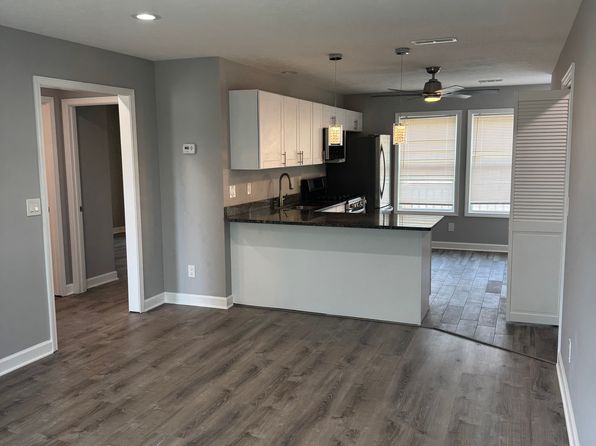 820 Lathrop Ter APT 3