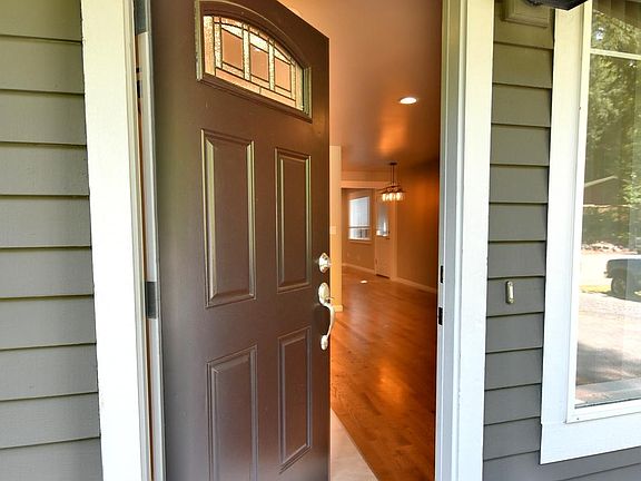 2nd image of 15616 173rd Ave NE
