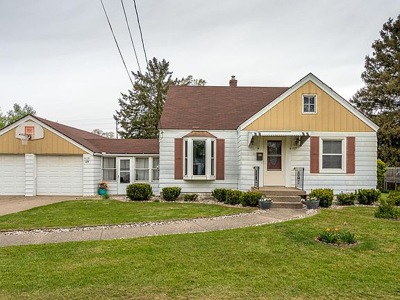 3rd image of 109 Celia St SE