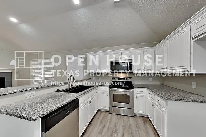 524 Buckstone Dr — Photo 5