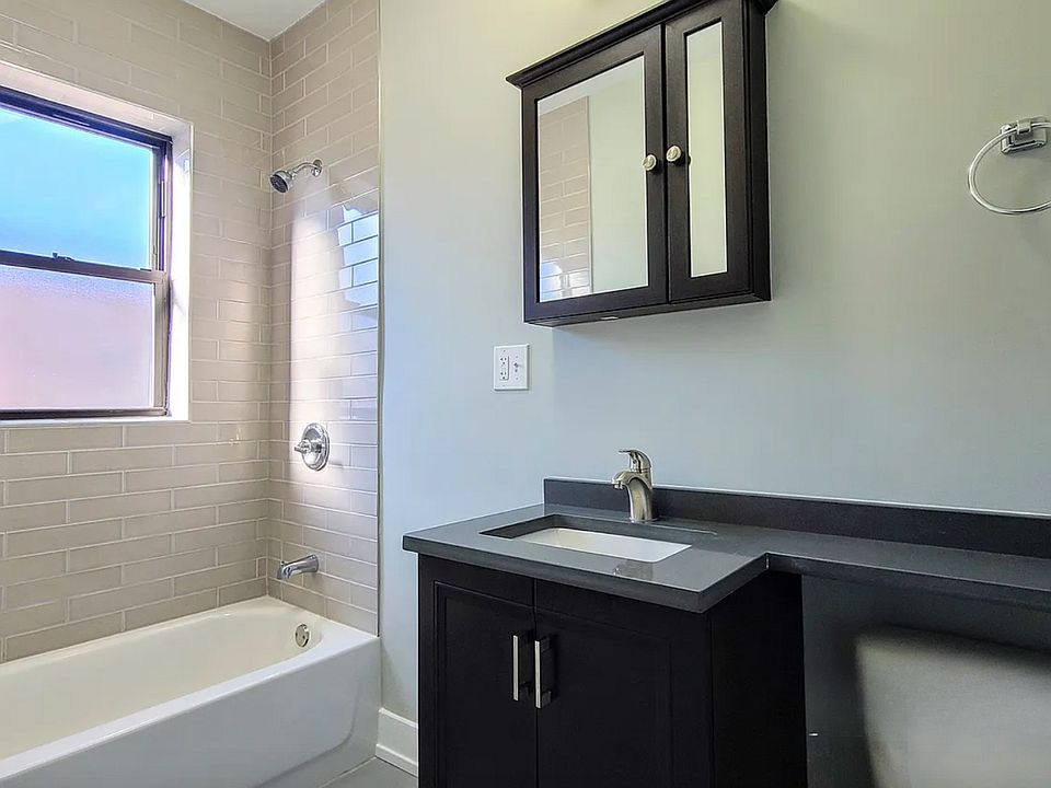 1st image of 626.5 W Cornelia Ave #1