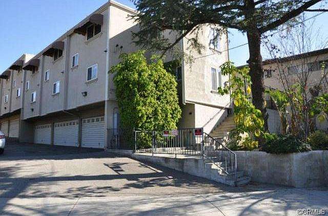 1st image of 2737 Montrose Ave #102