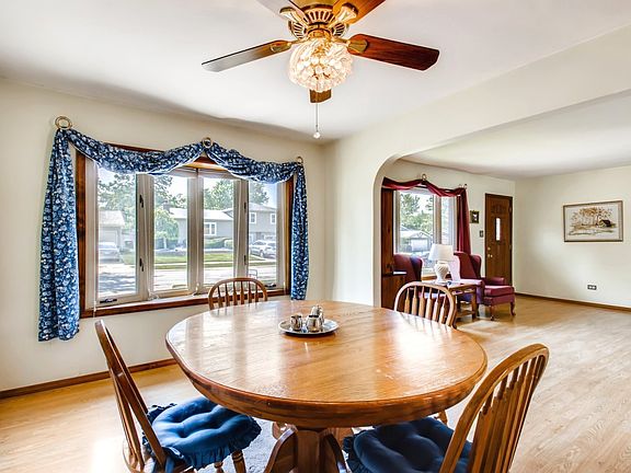 5th image of 16819 Meadowdale Dr