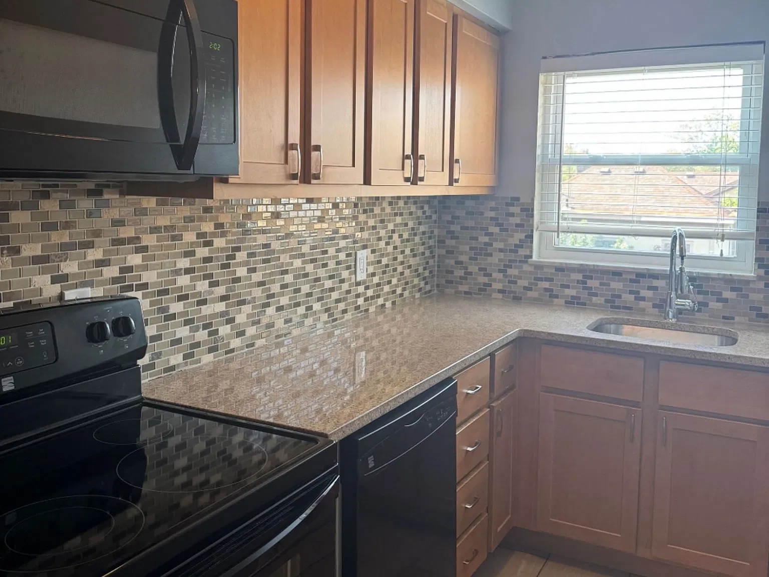 2596 Madison - Rookwood Court — Photo 3