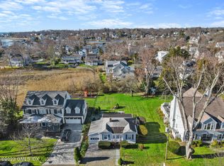 9 Fairgreen Ln, Old Greenwich, CT 06870