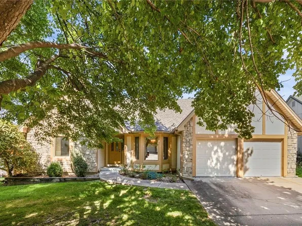 5607 N Flint Ridge Rd, Kansas City, MO 64151
