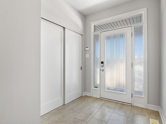 3rd image of 1042 Cobble Hill Dr