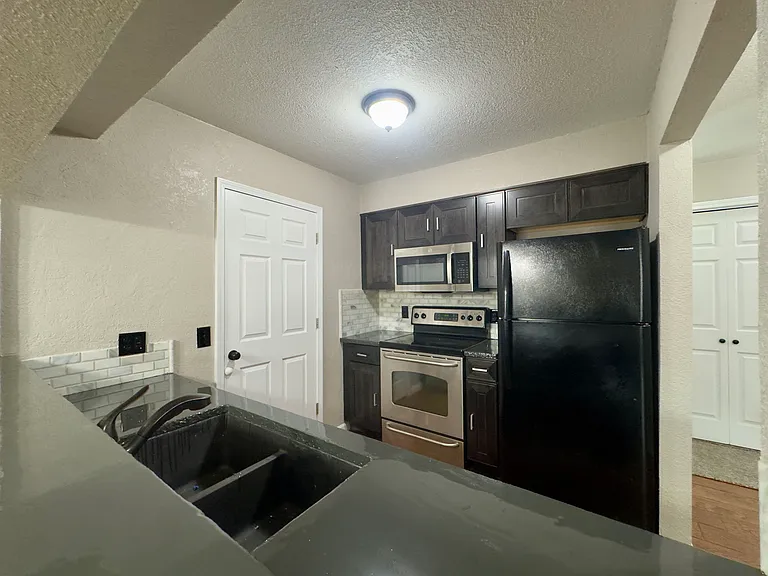 14002 Crossing Way E — Photo 6