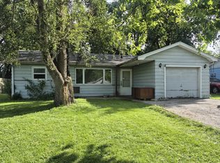 555 W Auburn Ln, Crete, IL 60417