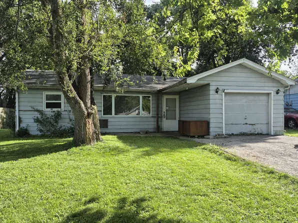 555 W Auburn Ln, Crete, IL 60417