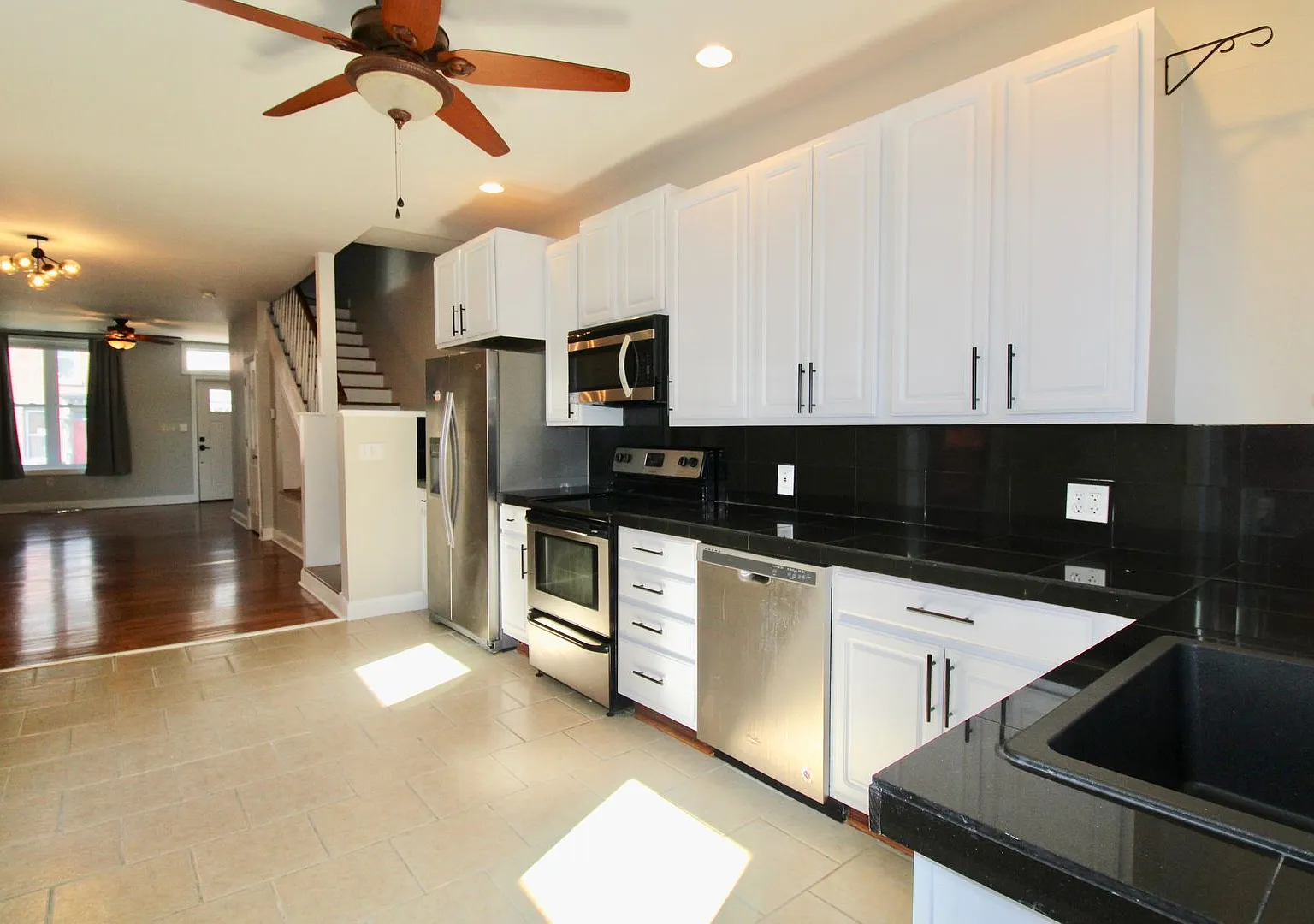 Gorgeous Single Family Home in Midtown — Photo 3