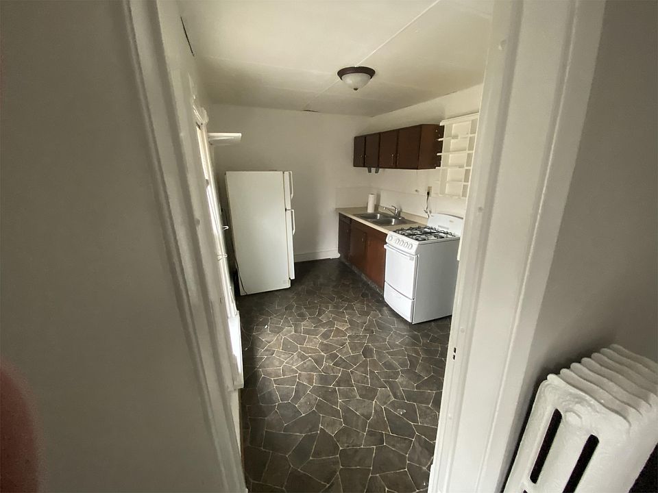 1st image of 410 W 1st St APT 5