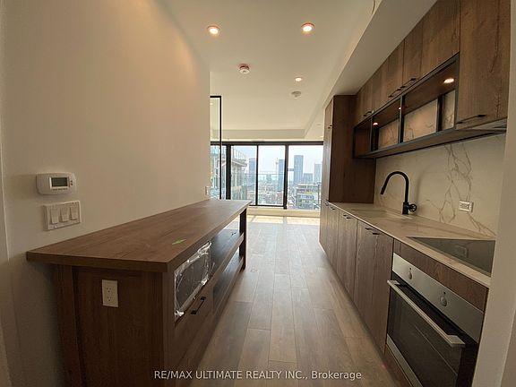 5th image of 505 Richmond St W #1220