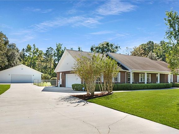 2nd image of 402 Brentwood Cir