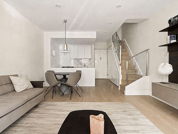 3rd image of 167 Perry St