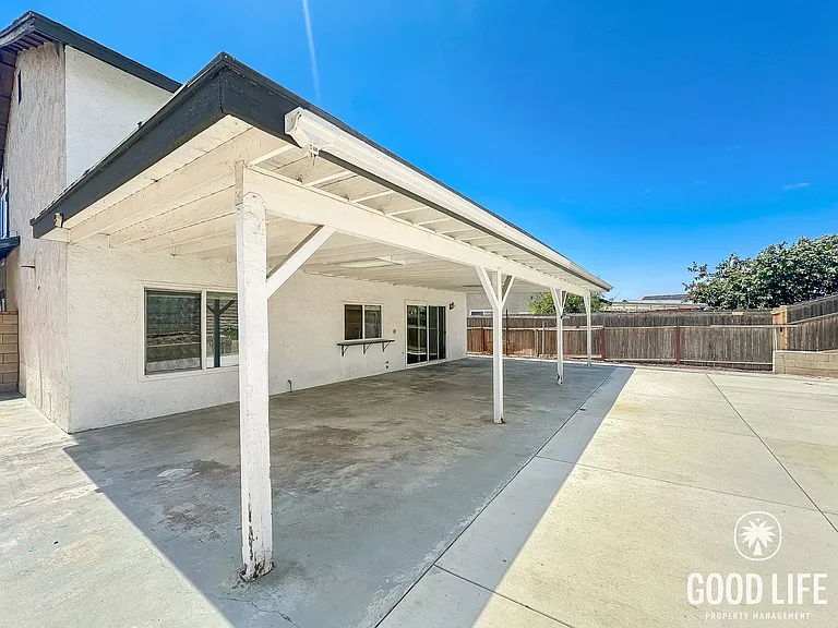 1311 Carnell Ct — Photo 2
