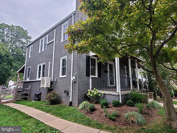 3rd image of 245 Morris St