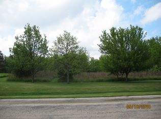Campton Ct, St Charles, IL 60175