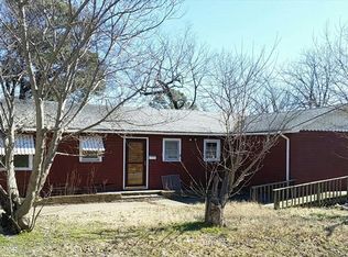 132 4th St, Healdton, OK 73438