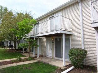 421 Meadow Green Ln, Round Lake Beach, IL