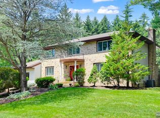 2 Dena Ct, Park Ridge, NJ 07656