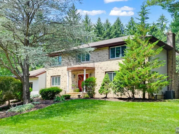 2 Dena Ct, Park Ridge, NJ 07656