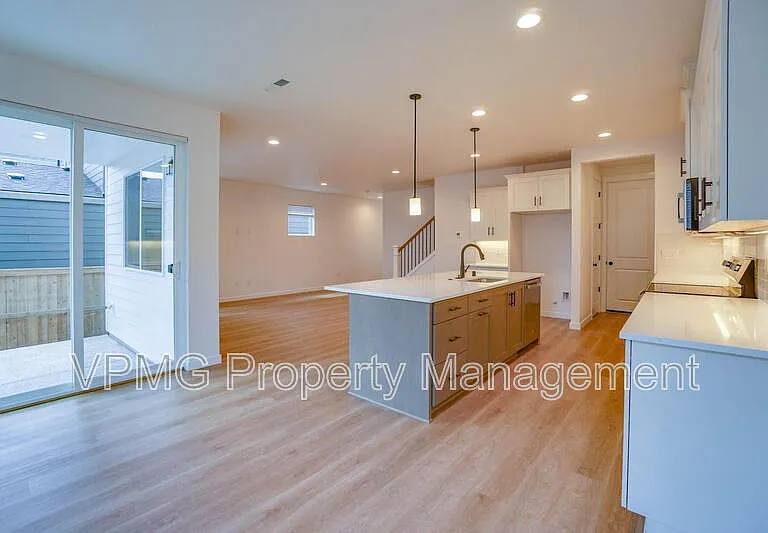 1605 NE 180th Ave — Photo 6