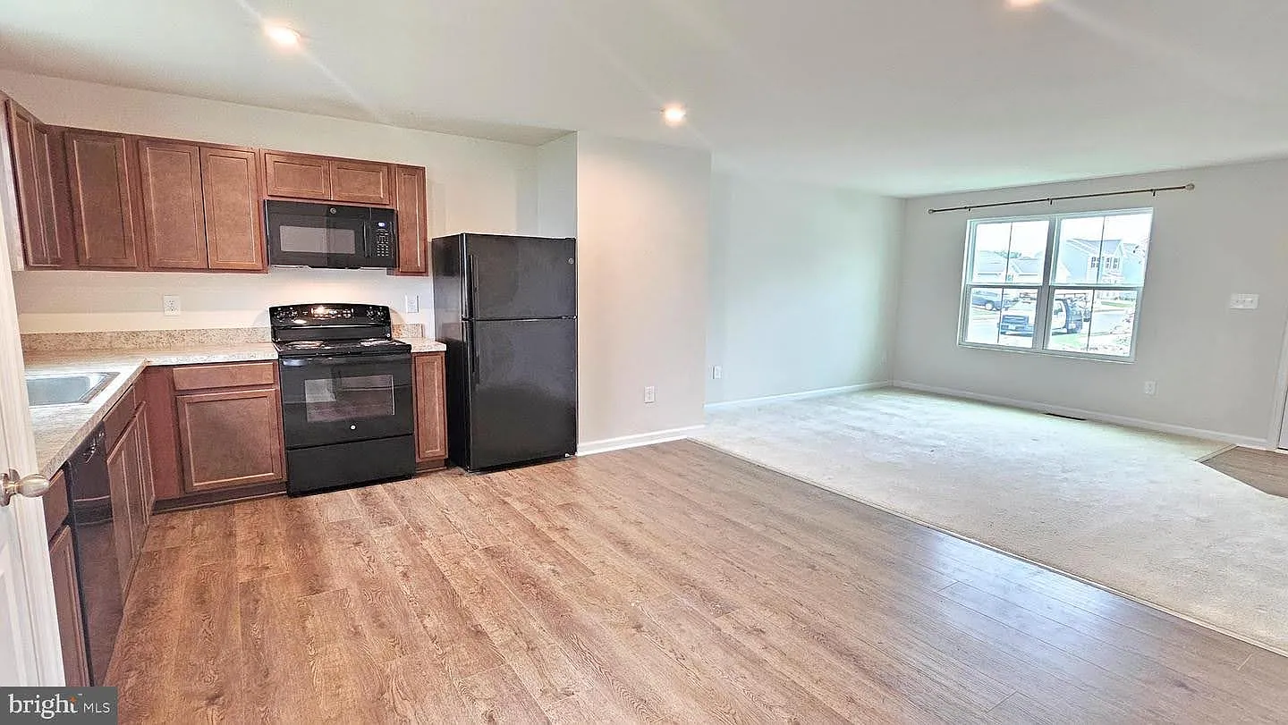 3 bed, 2.5 bath, 1440 sqft, $2,500 — Photo 3