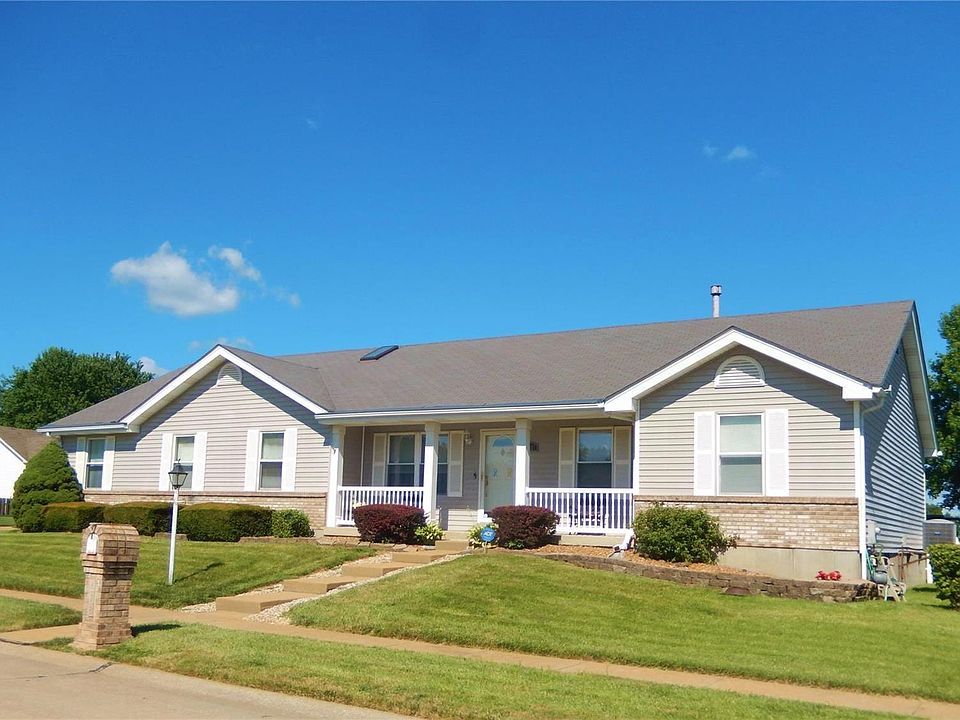 1st image of 828 Vista Pointe Dr