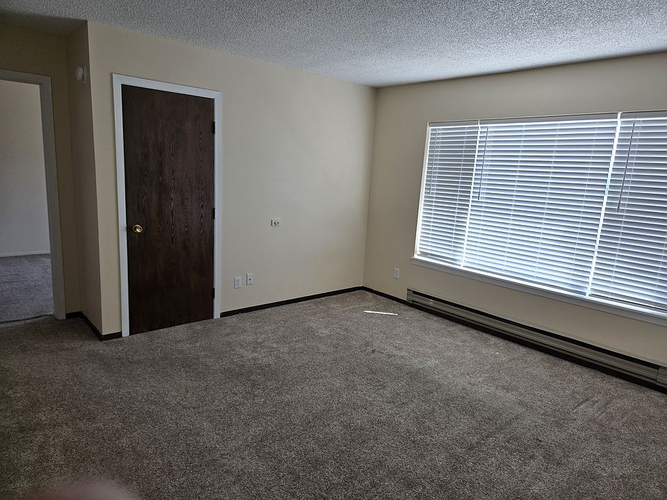 2nd image of 406 Orchard Ln