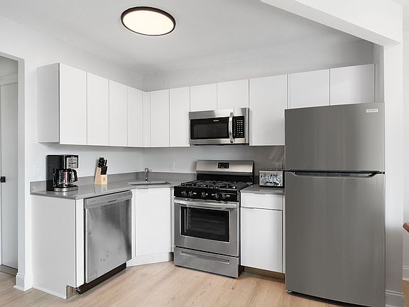 4th image of 1952 1st Ave APT 2E