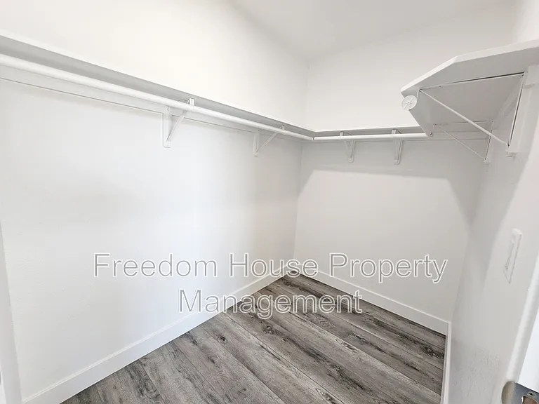 581 Valiant Ave — Photo 22