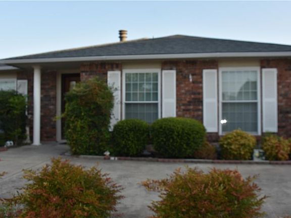 3rd image of 2929 Flagstone Dr