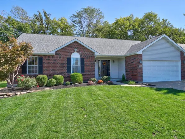 728 Pecan Hill Dr, Saint Charles, MO 63304