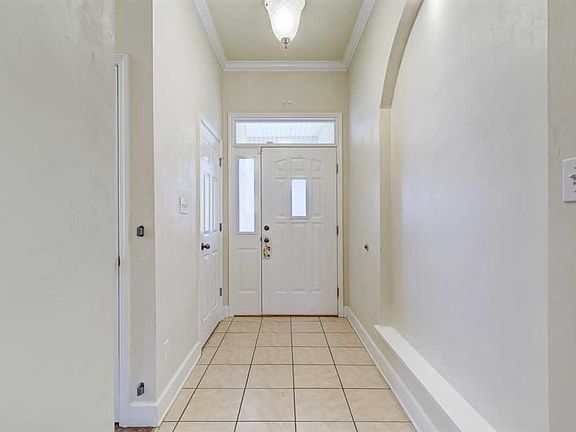 4th image of 5584 Hampton Hill Cir